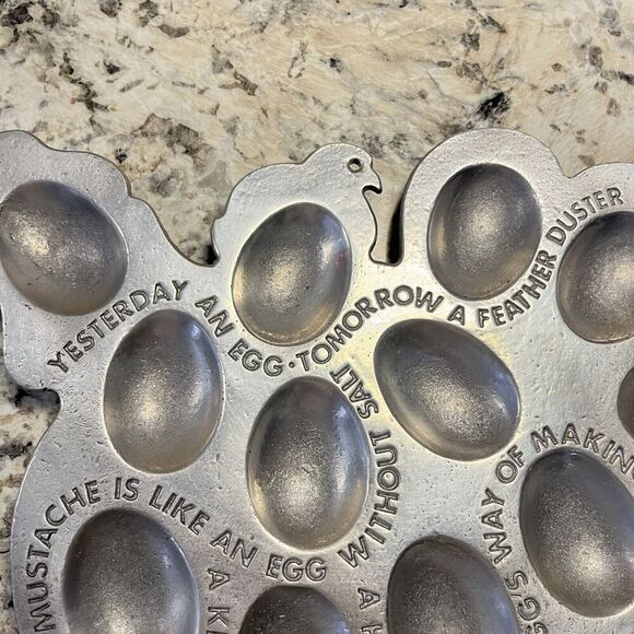 Vintage 1976 Chicken-Shaped Egg Holder - Picture 5 of 11